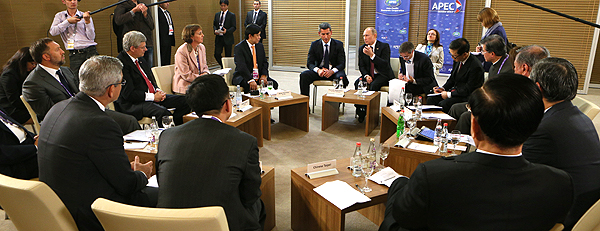 渡辺委員は韓国、カナダ、ブルネイなどの首脳との対話グループに参加