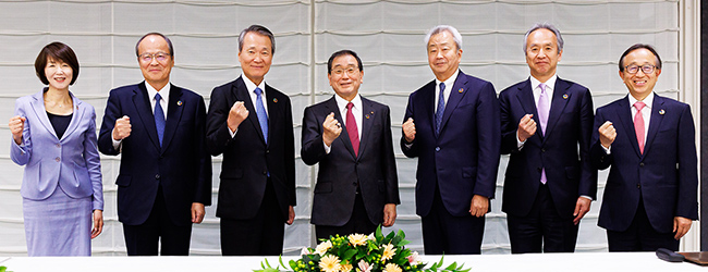 総会後の記者会見(会長と新副会長)